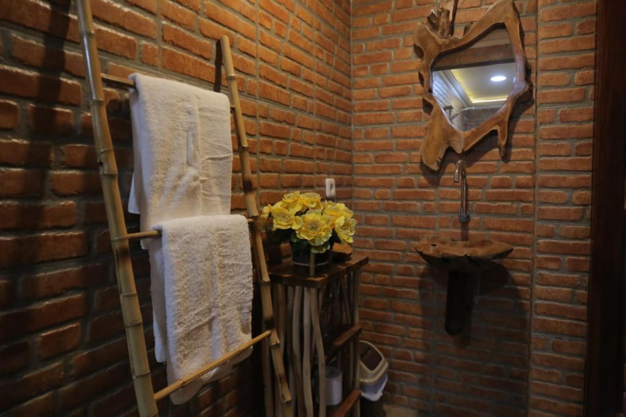 Dem Ayem Heritage Guest House Yogyakarta Esterno foto
