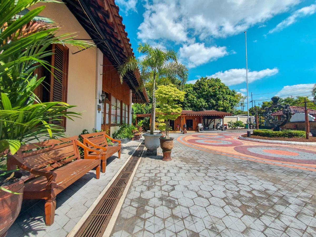 Dem Ayem Heritage Guest House Yogyakarta Esterno foto