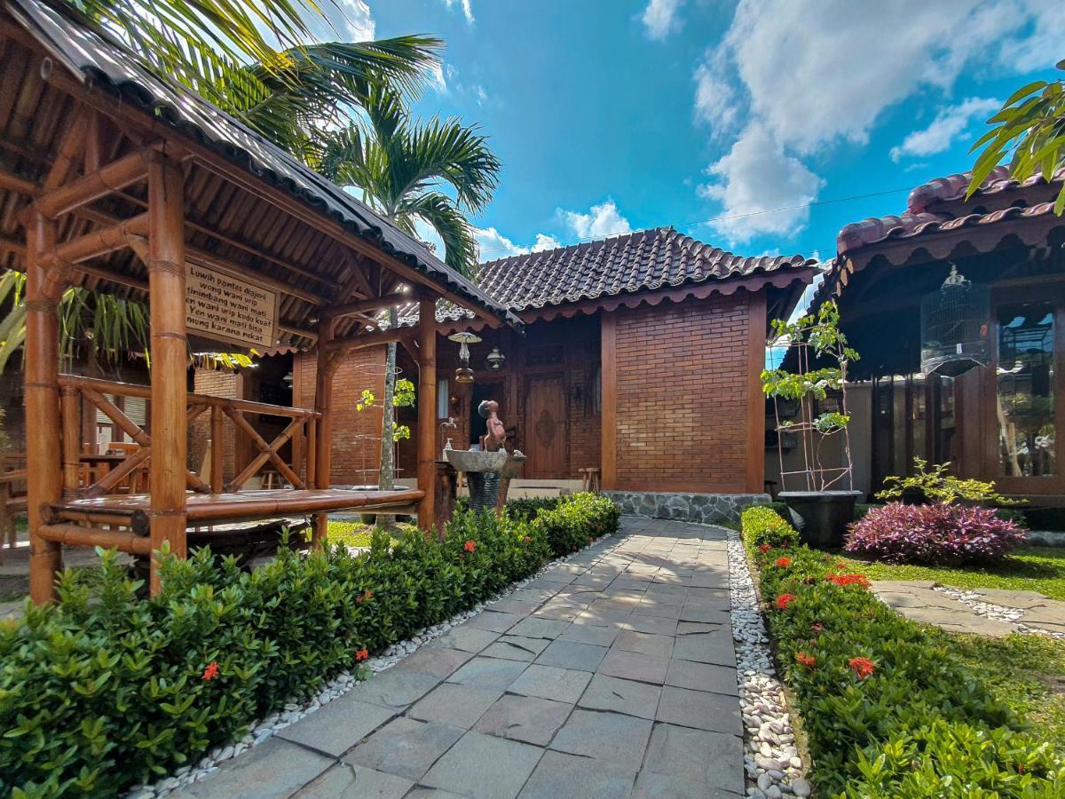 Dem Ayem Heritage Guest House Yogyakarta Esterno foto